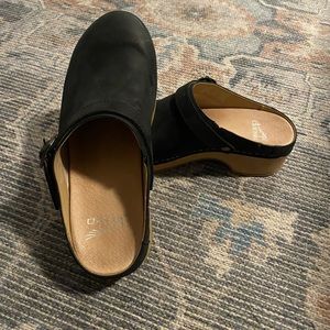 Dansko Berry Black Burnished Nubuck Clog